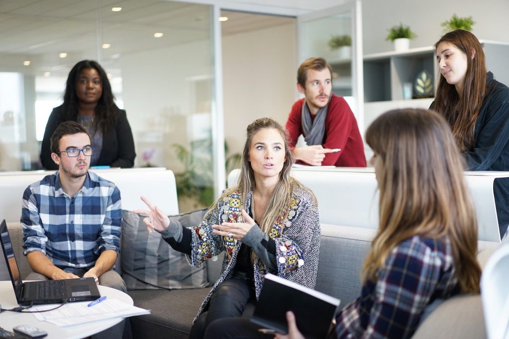 groupe de travail parlant de sujets liés à au support informatique